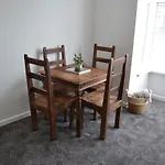 Spacious 2 Bed Flat In Easton
