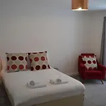 Spacious 2 Bed Flat In Easton
